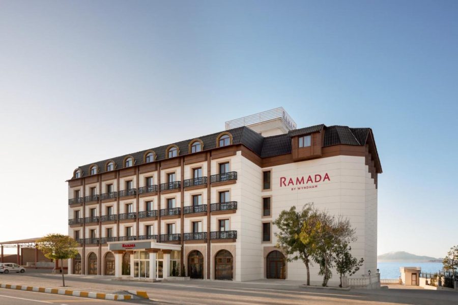 هتل (RAMADA BY WYNDHAM)
