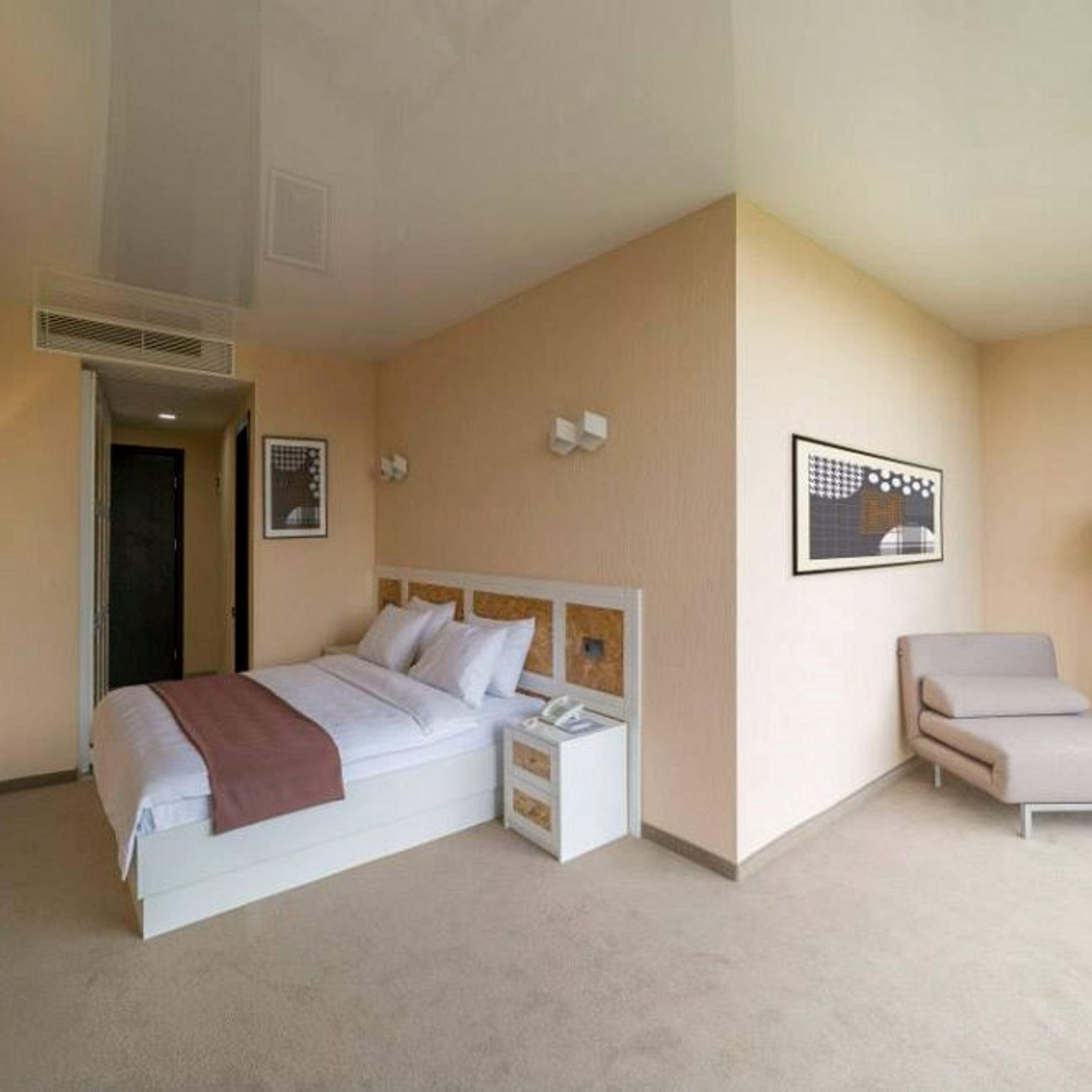 اتاق هتل IVERIA INN