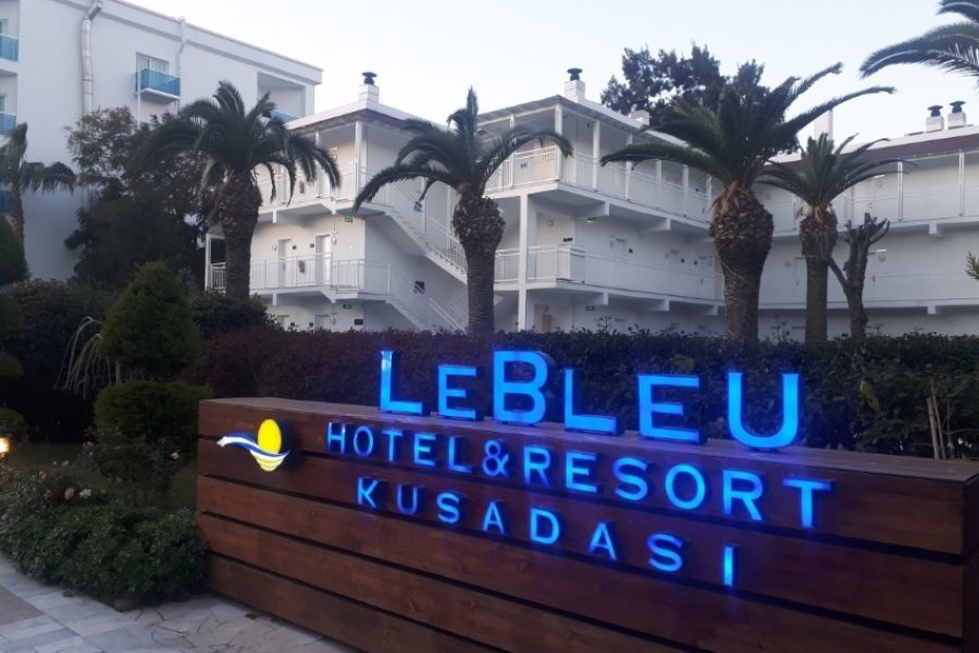 هتل (LE BLEU)