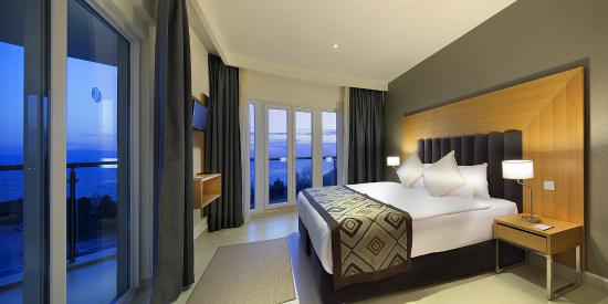 اتاق هتل RAMADA SUITE SIDE SEA VIEW
